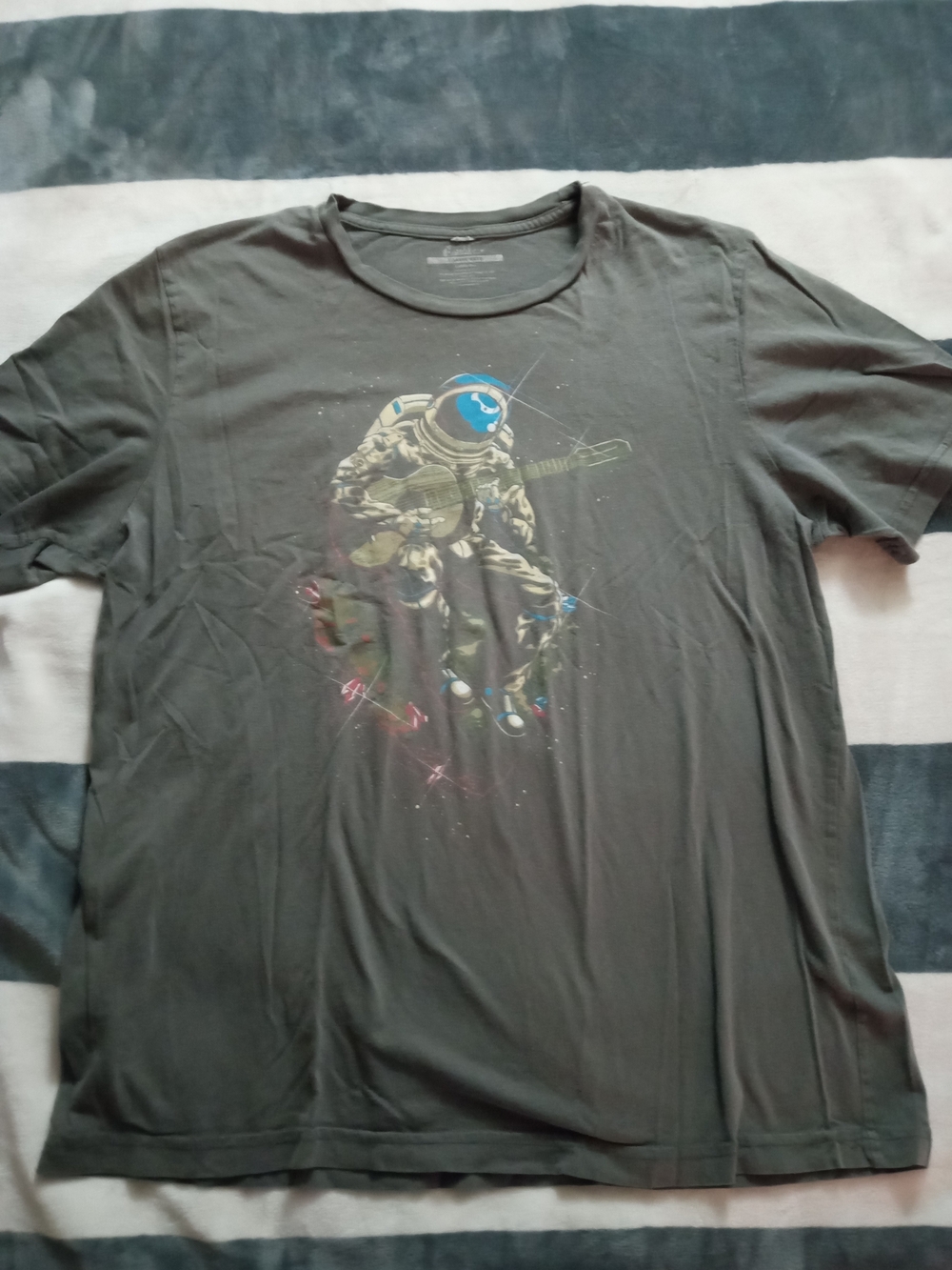 Men's Lonely Man Short Sleeve Graphic Astronaut Tee - Olive Green